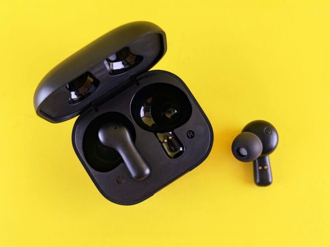 AI-Powered Earbuds
